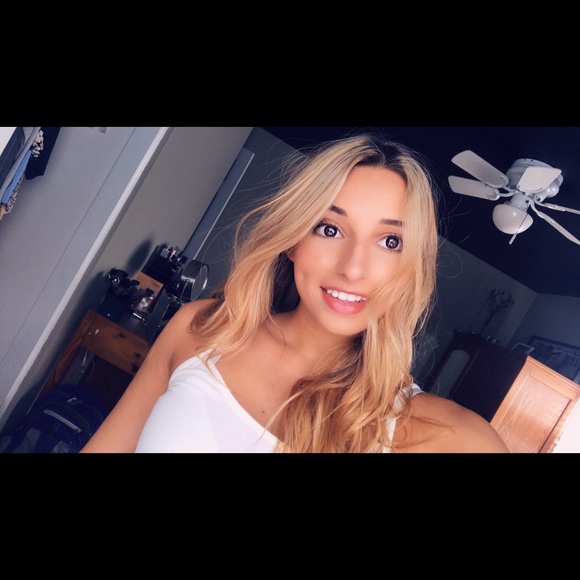 Meet your Posher, Isabella - Picture 1 of 1